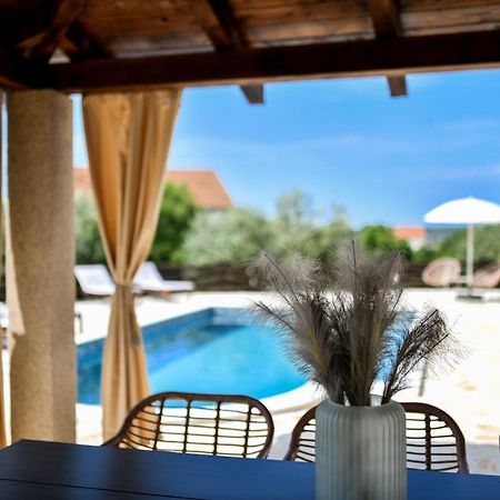 Wonderful Holiday House Bruno With Heated Pool Zadar Eksteriør bilde