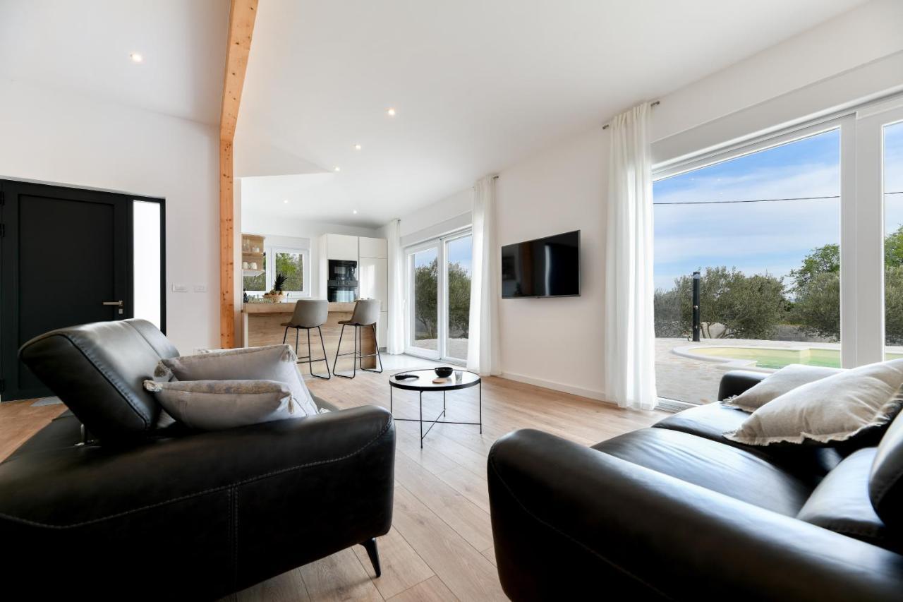 Wonderful Holiday House Bruno With Heated Pool Zadar Eksteriør bilde