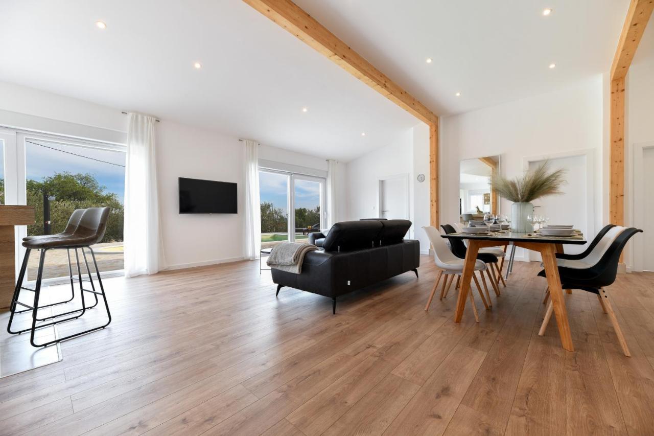Wonderful Holiday House Bruno With Heated Pool Zadar Eksteriør bilde