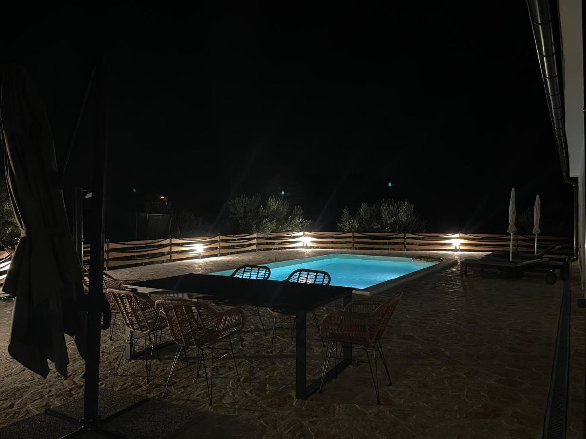 Wonderful Holiday House Bruno With Heated Pool Zadar Eksteriør bilde