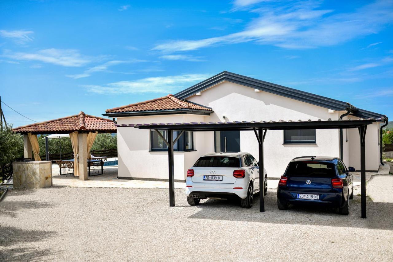 Wonderful Holiday House Bruno With Heated Pool Zadar Eksteriør bilde