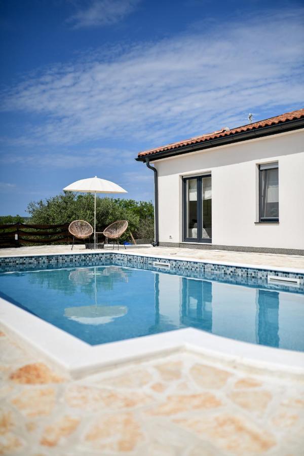 Wonderful Holiday House Bruno With Heated Pool Zadar Eksteriør bilde
